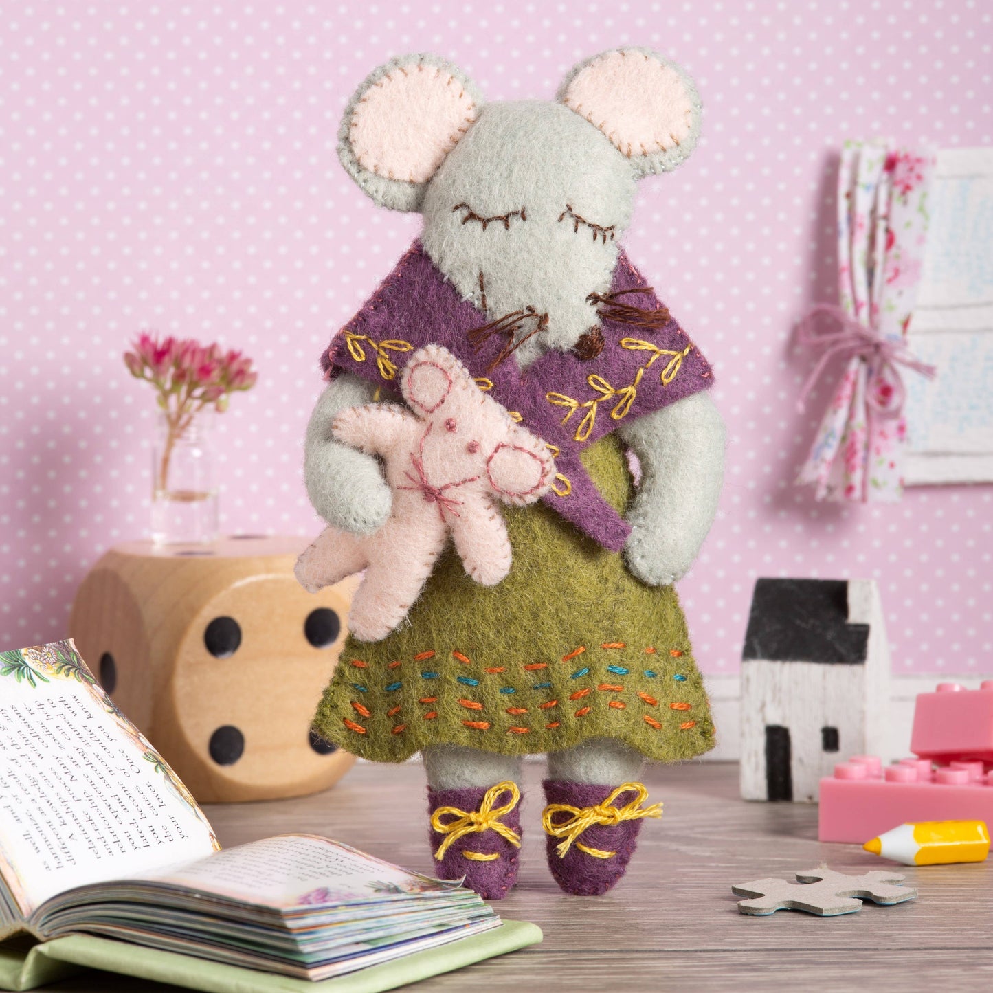 π Sale! Little Miss Mouse Felt Craft Mini Kit
