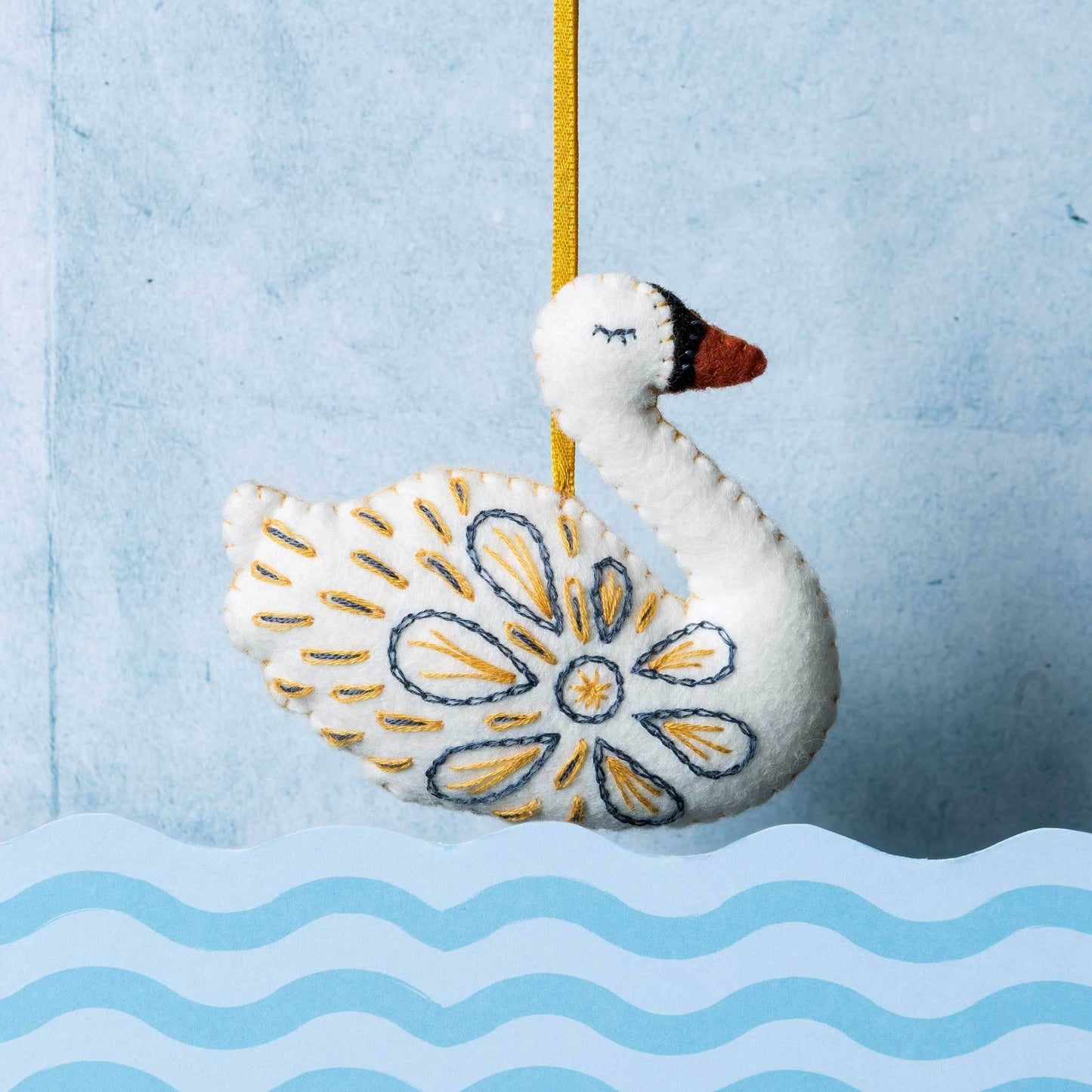 π Sale! Swan a-swimming Felt Craft Mini Kit