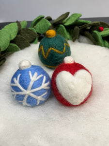 Make Wool Ornament Balls for the Holidays | Dec 16