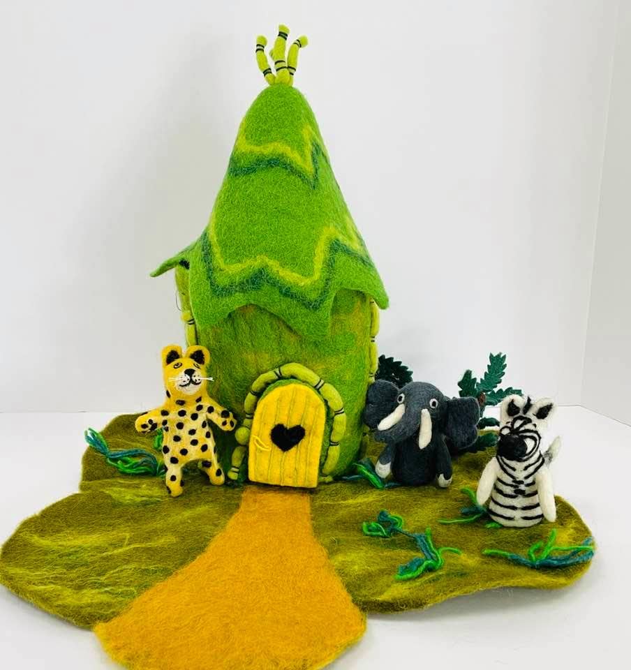 Jungle Hut Felt Playhouse - For Finger Puppets